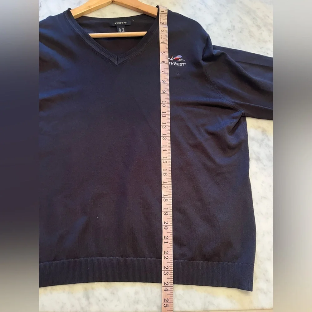 Vintage Land’s End women’s Southwest Airlines V-neck navy sweater